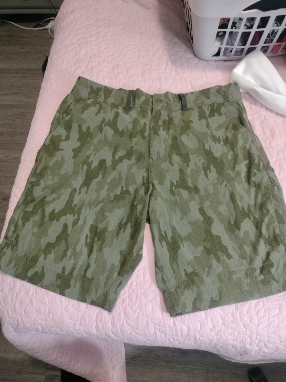 Men's Camo Shorts Size M